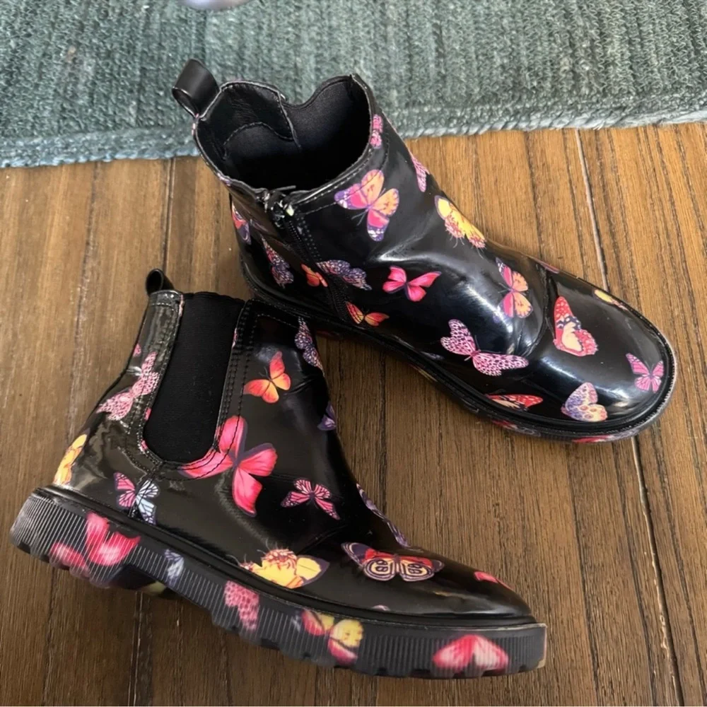 Steve Madden Joliche black butterfly ankle Chelsea boots